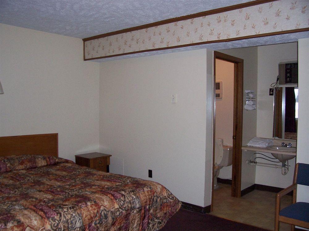 North Country American Inn Kalkaska Exteriör bild