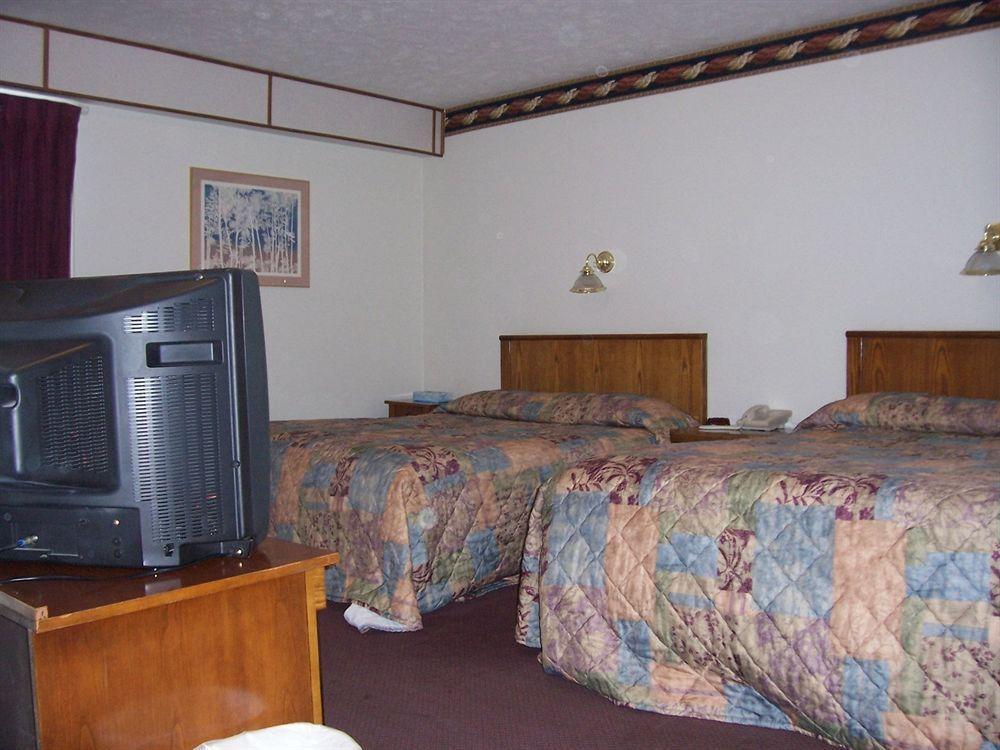 North Country American Inn Kalkaska Exteriör bild