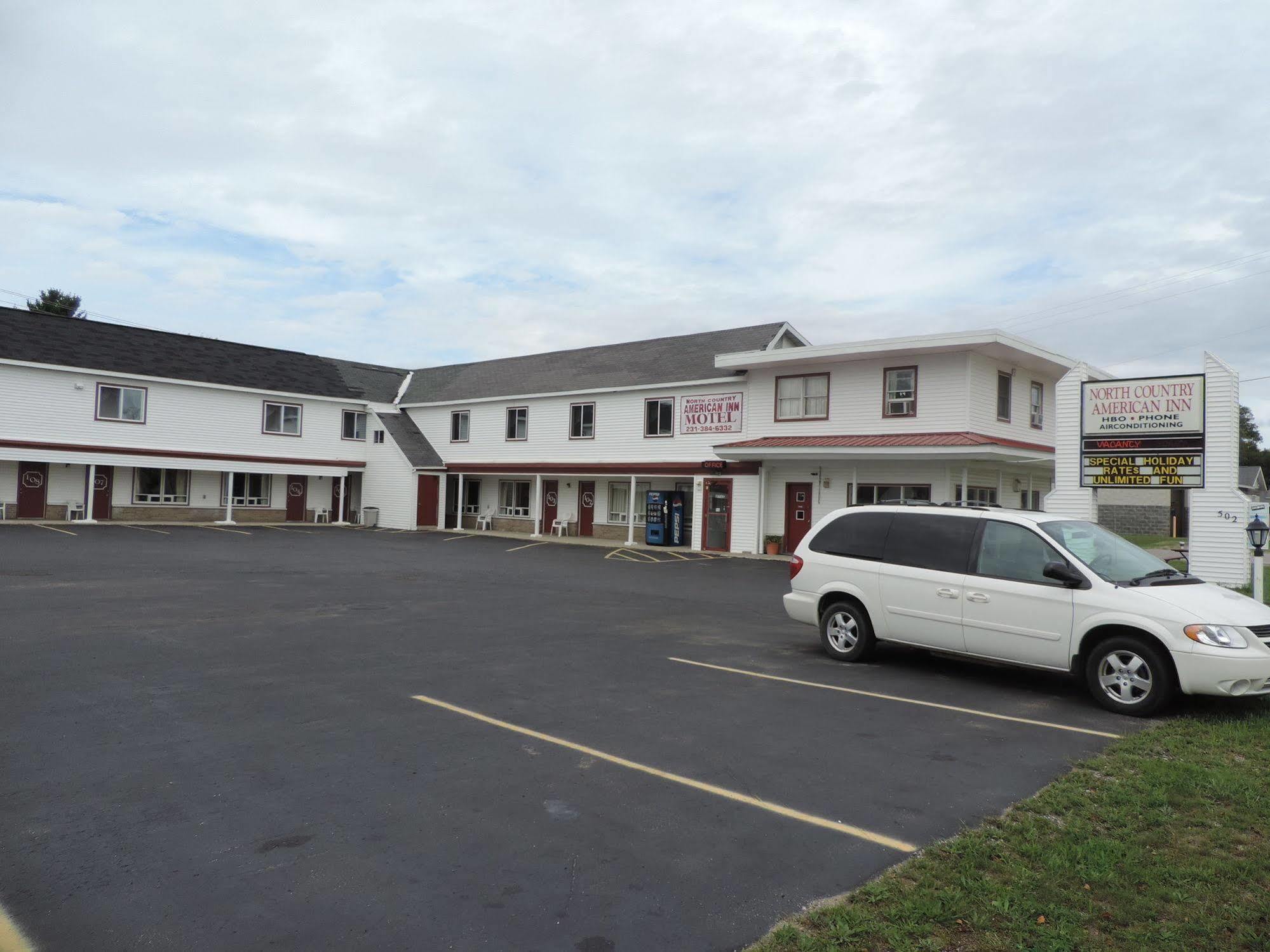 North Country American Inn Kalkaska Exteriör bild