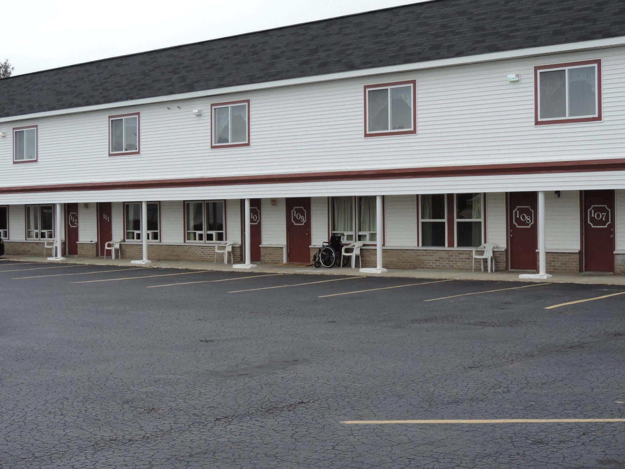 North Country American Inn Kalkaska Exteriör bild